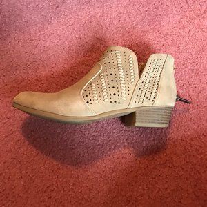 Inidgo  rd. Tan Booties Women's size 8